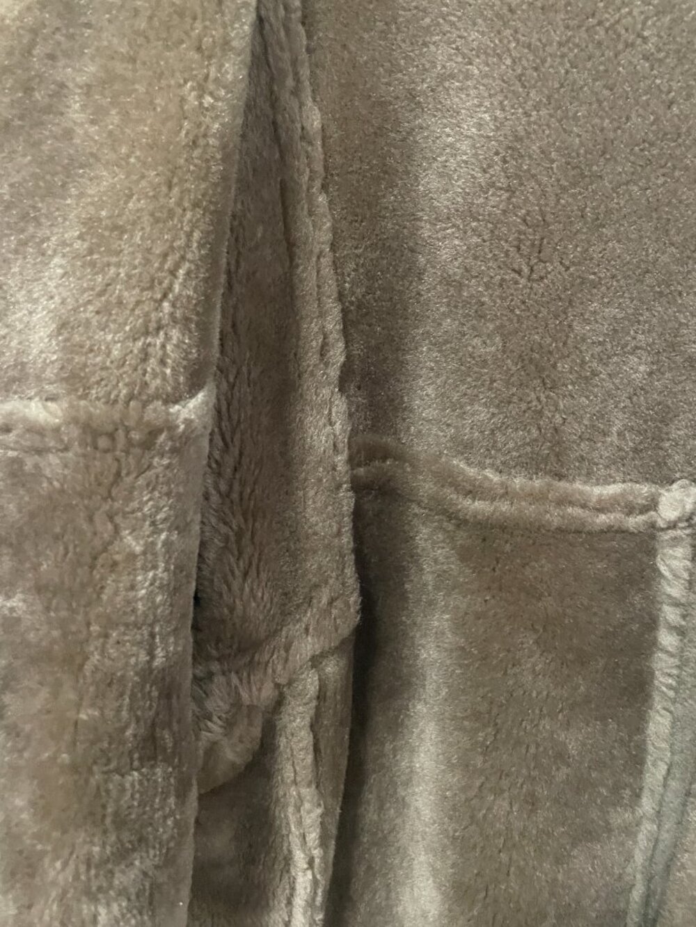Vintage Burberry Shearling Full-Length Coat in Excellent Condition - Picture 6 of 8